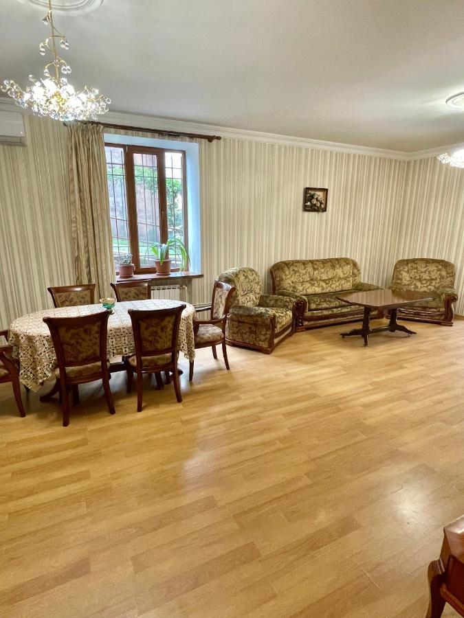 Apartment In The Center Of Єреван Екстер'єр фото